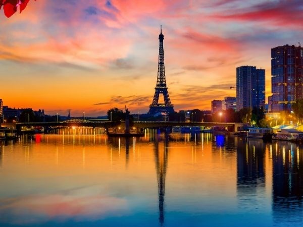 antalya’dan-direkt-hareket-gorkemli-paris-ve-incileri