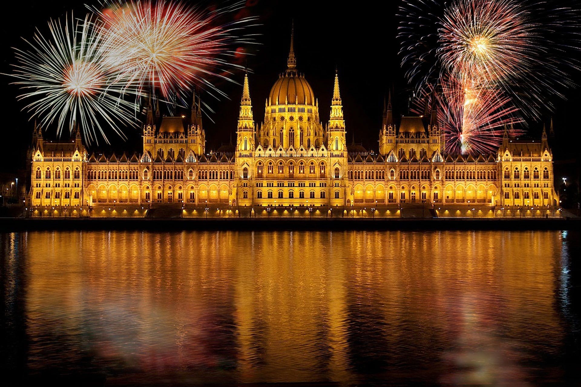**YILBAŞI** Budapeşte Pegasus Havayolları 3 Gece