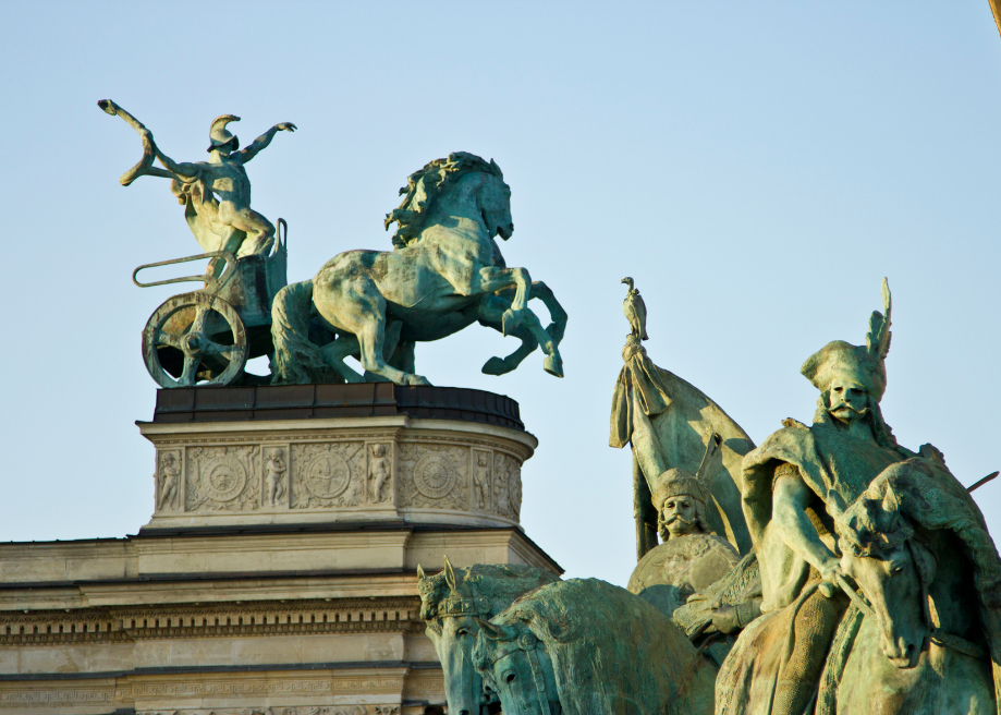 kahramanlar meydanı