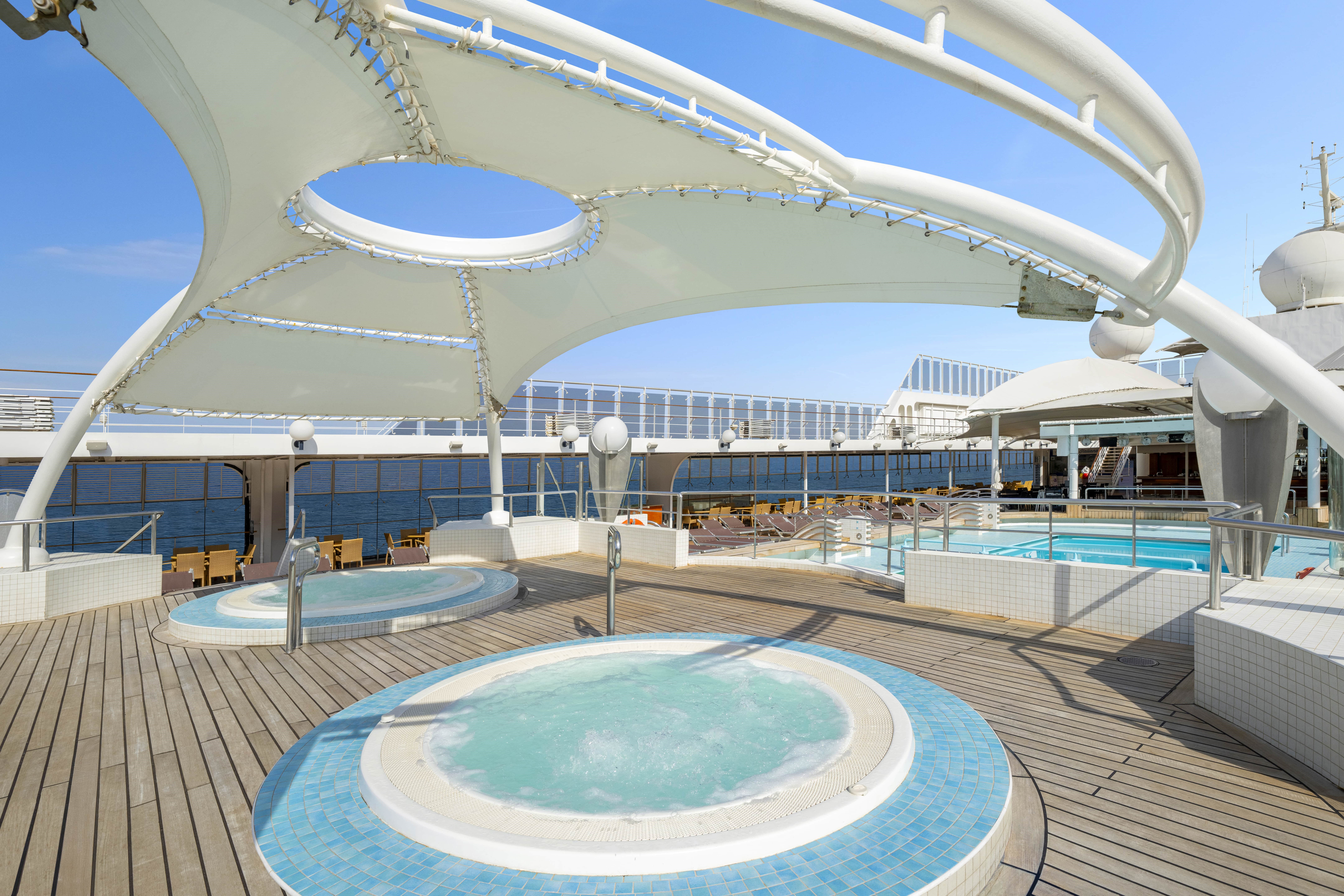 İstanbul hareketli MSC Lirica ile Ege ve Akdeniz