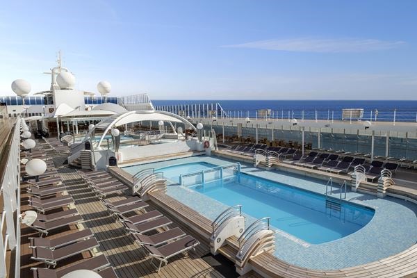 İzmir hareketli MSC Lirica ile Ege ve Akdeniz