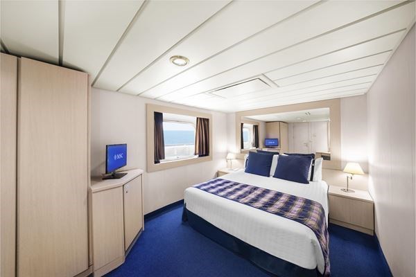 İzmir hareketli MSC Lirica ile Ege ve Akdeniz