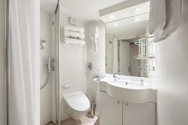 İzmir hareketli MSC Lirica ile Ege ve Akdeniz