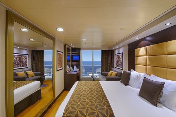 Kuşadası Hareketli MSC DIVINA ile Ege & Akdeniz