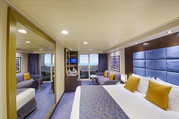 Kuşadası Hareketli MSC DIVINA ile Ege & Akdeniz