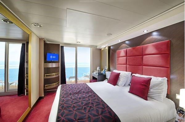 Kuşadası Hareketli MSC DIVINA ile Ege & Akdeniz
