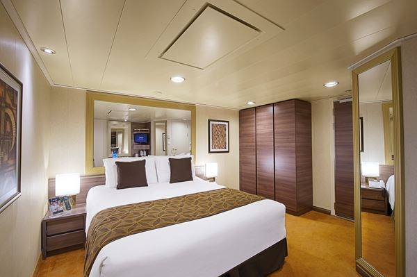 Kuşadası Hareketli MSC DIVINA ile Ege & Akdeniz