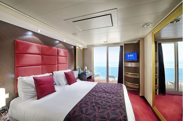 Kuşadası Hareketli MSC DIVINA ile Ege & Akdeniz