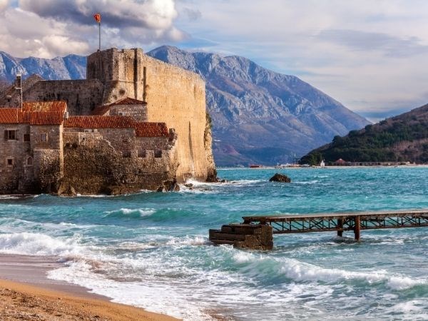 İzmir Hareketli   Budva  Turu Pegasus  Havayolları ile 3 Gece