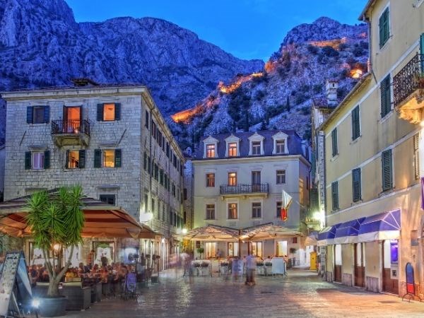 İzmir Hareketli   Budva  Turu Pegasus  Havayolları ile 3 Gece