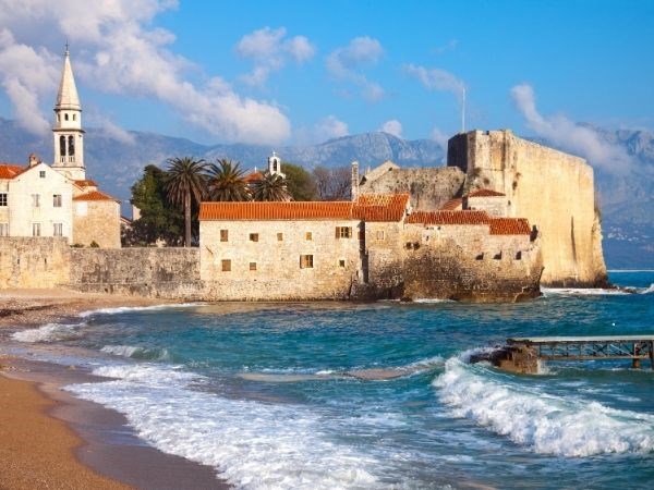 İzmir Hareketli   Budva  Turu Pegasus  Havayolları ile 3 Gece