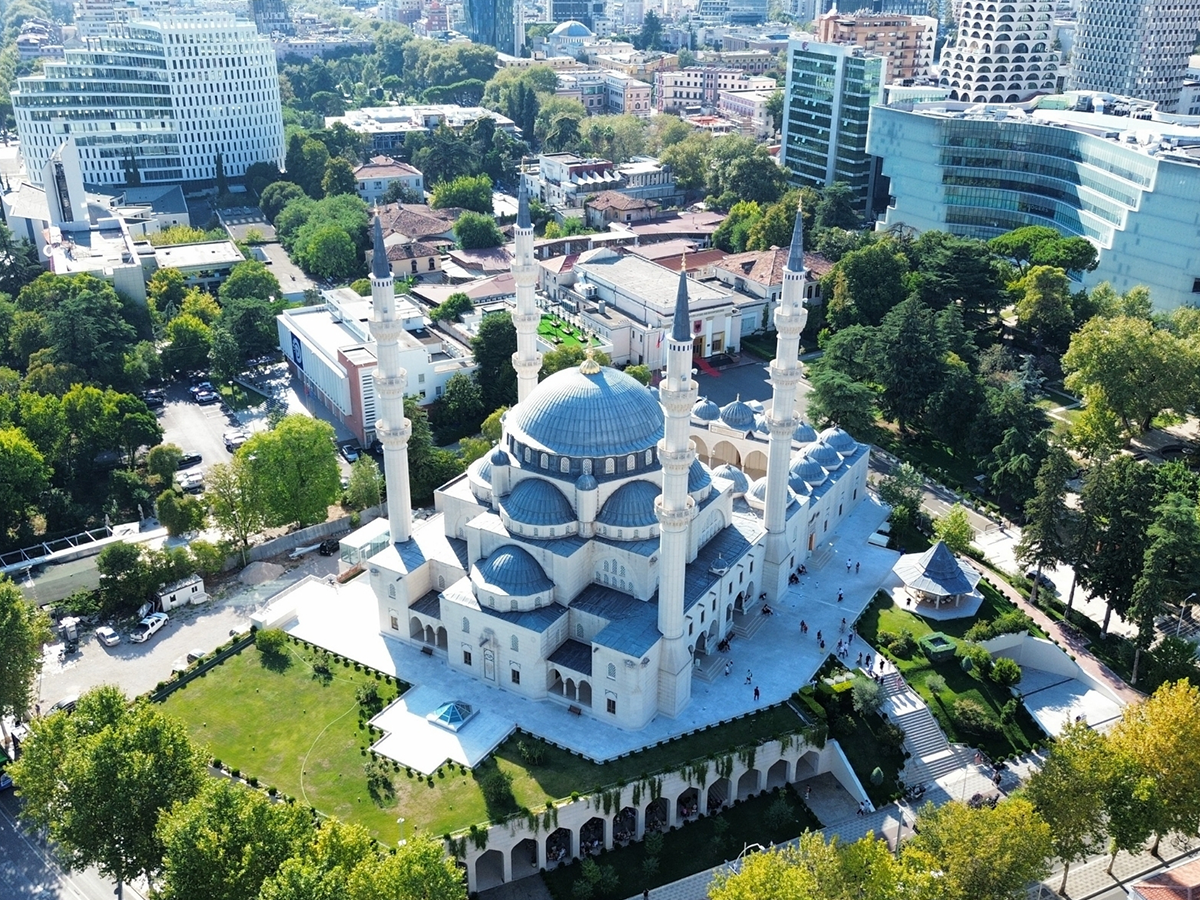 Mavi - Yeşil Arnavutluk Panorama Turu Pegasus Havayolları İle 3 Gece 