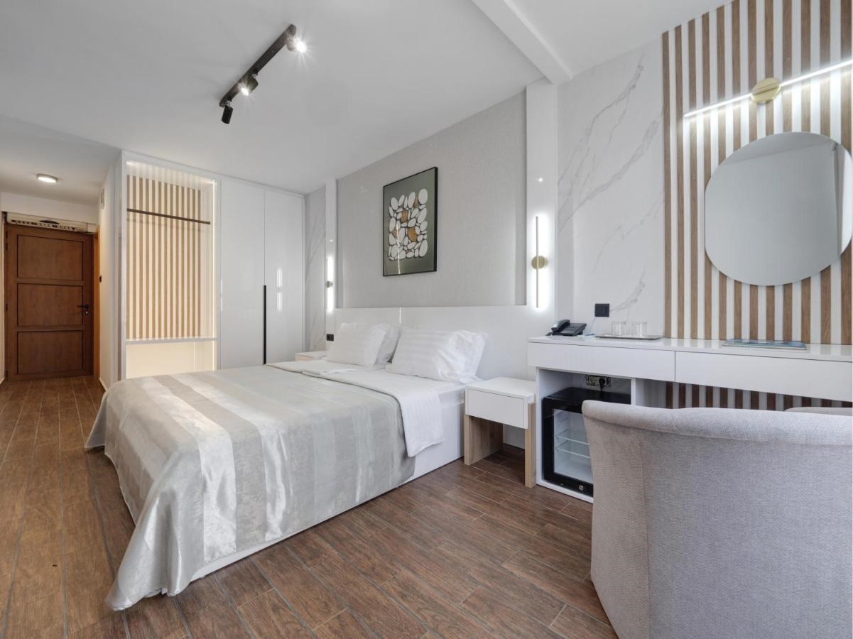 İzmir Hareketli Budva Panorama Turu Air Montenegro Havayolları ile 4 gece 4* VIOLA HOTEL