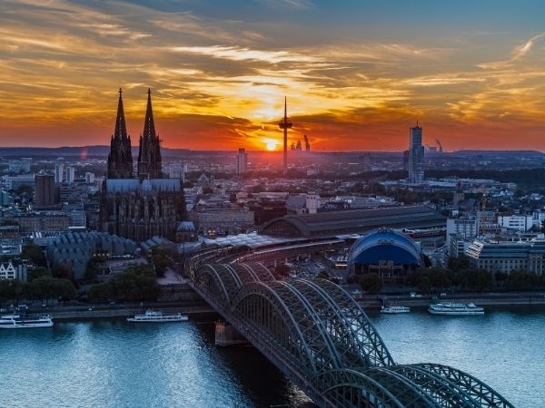 İzmir Çıkışlı Sömestre Özel Köln Lüksemburg Paris Turu Sunexpress Hava Yolları 4 Gece
