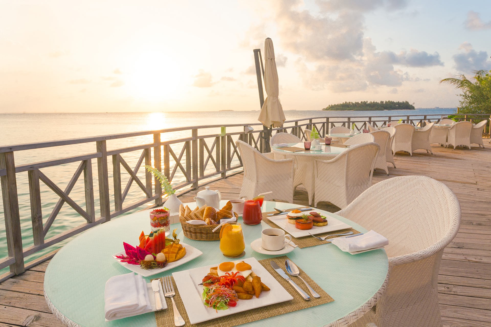 Bandos Island Resort&SPA 4* 5 gece Plaj önü standard oda Tam Pansiyon Konaklama QR