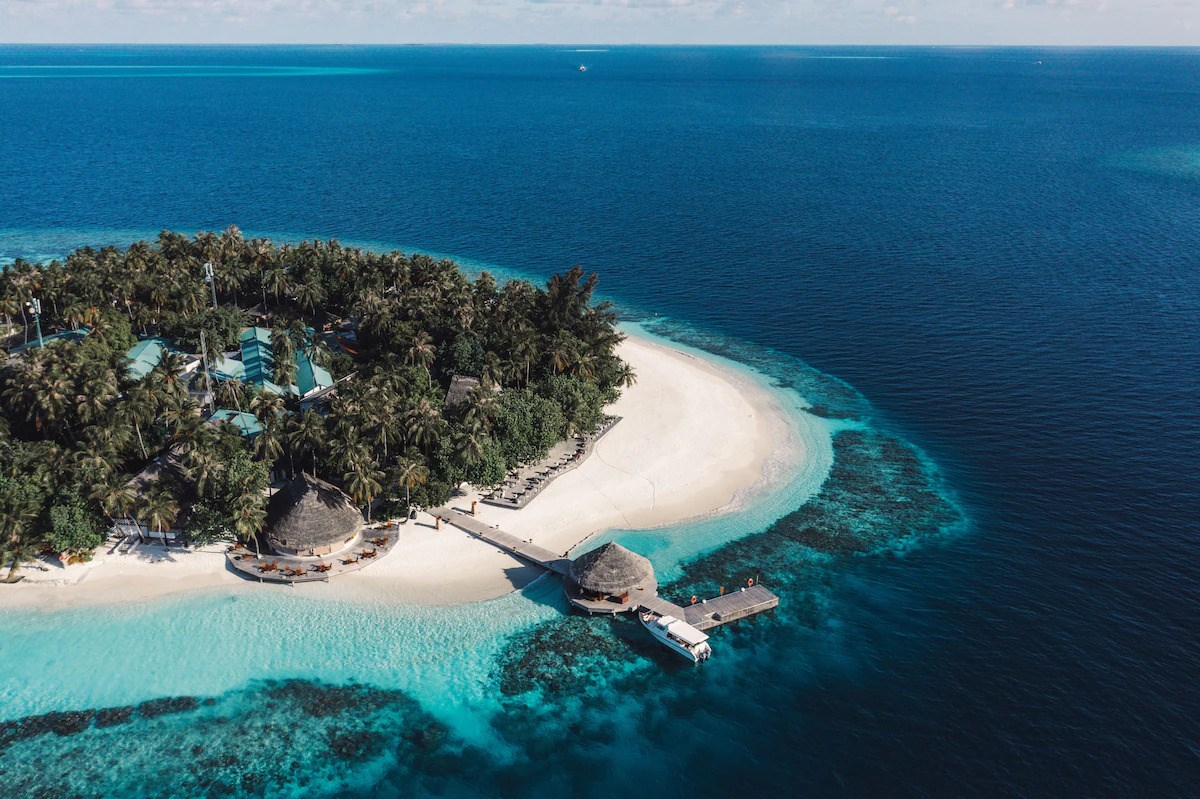 Dhawa Ihuru Resort  5* 5 gece Beachfront Villa'da her şey dahil Konaklama QR