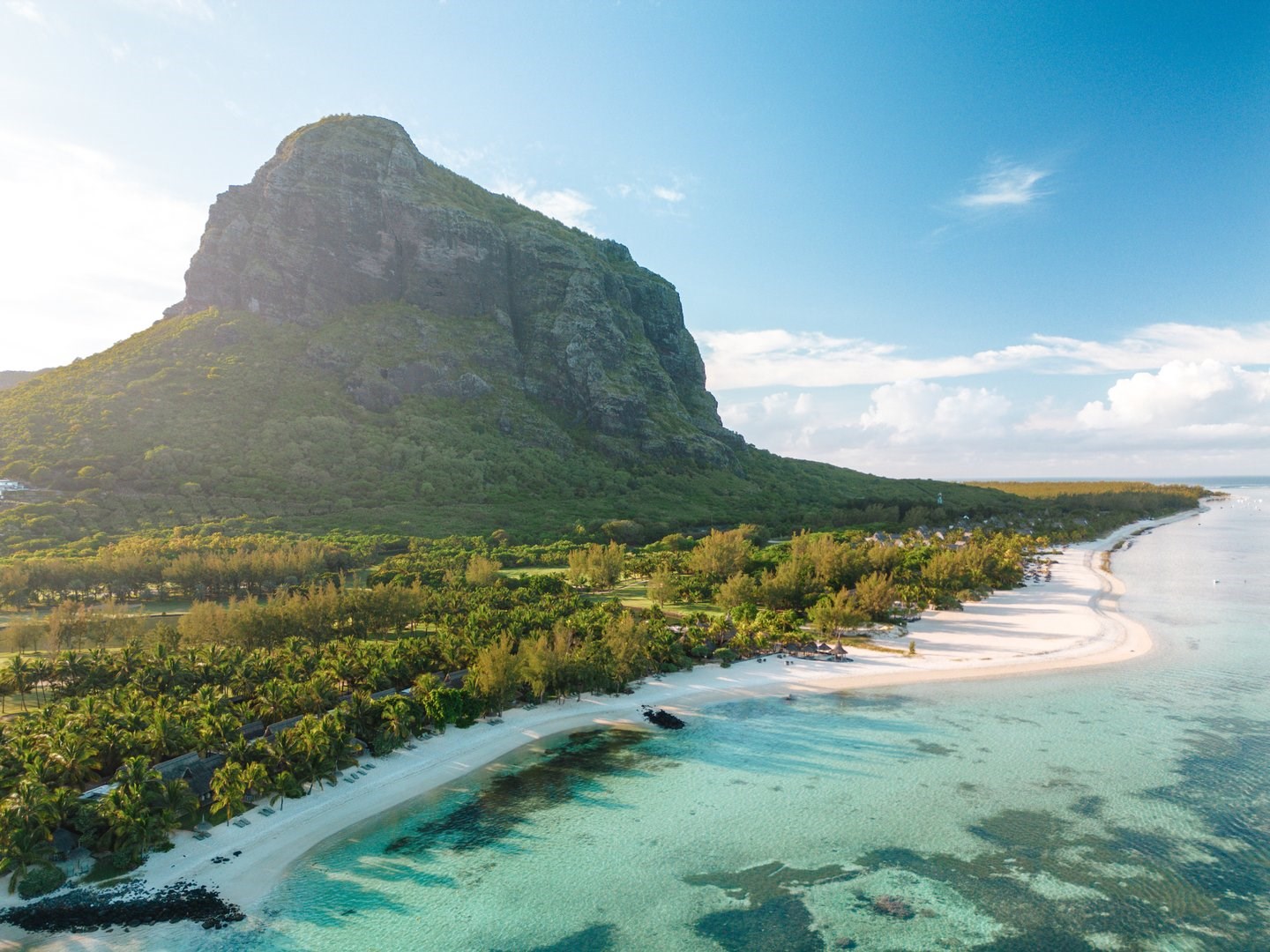 PARADIS BEACHCOMBER  5* Paradis Bay View oda 5 gece oda+kahvaltı konaklama (THY)