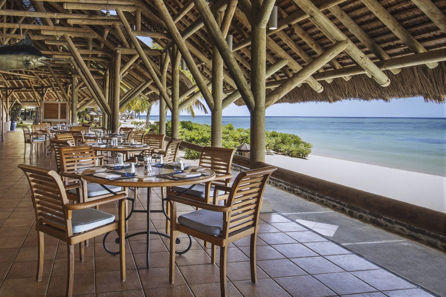 PARADIS BEACHCOMBER  5* Paradis Bay View oda 5 gece oda+kahvaltı konaklama (THY)