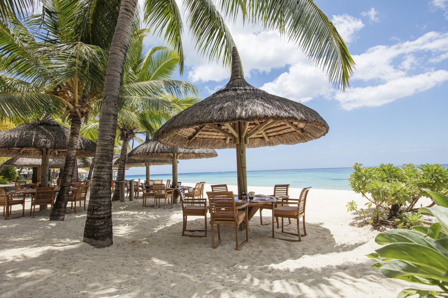 PARADIS BEACHCOMBER  5* Paradis Bay View oda 5 gece oda+kahvaltı konaklama (THY)