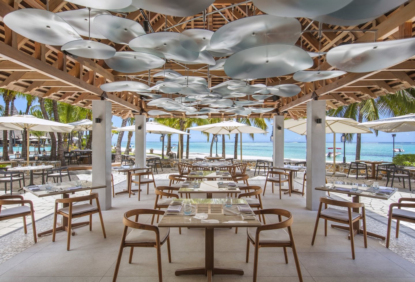 PARADIS BEACHCOMBER  5* Paradis Bay View oda 5 gece oda+kahvaltı konaklama (THY)