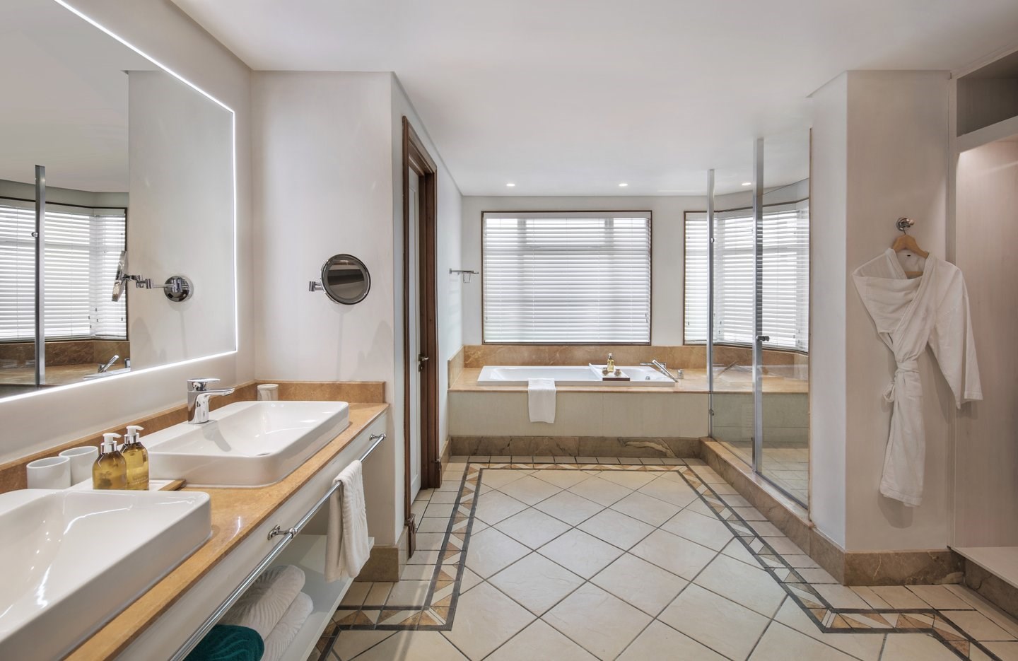 PARADIS BEACHCOMBER  5* Paradis Bay View oda 5 gece oda+kahvaltı konaklama (THY)