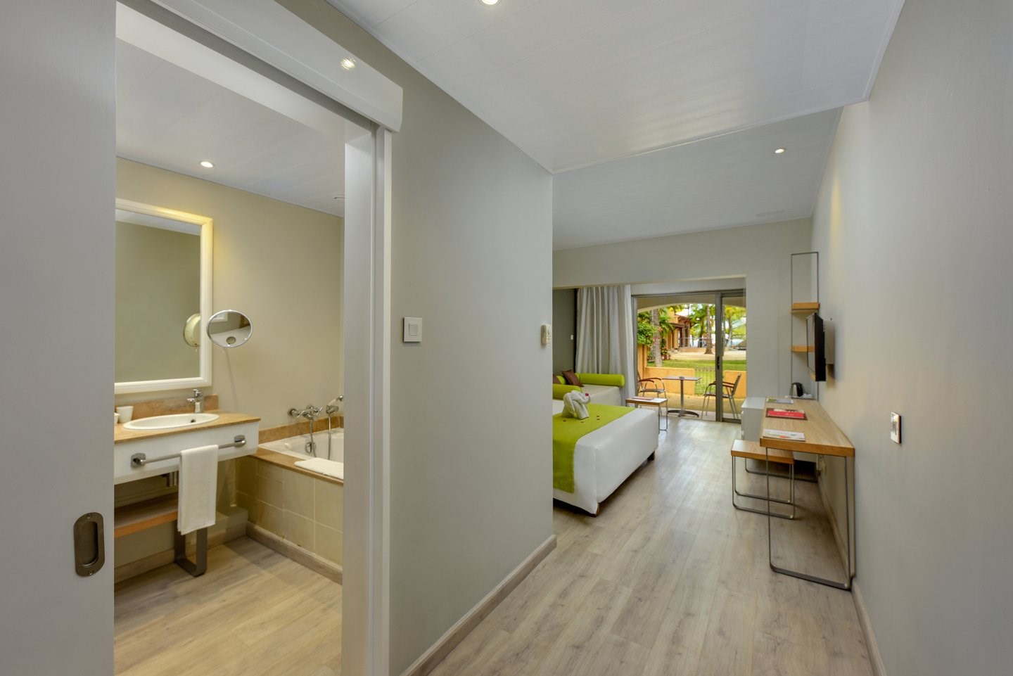 MAURICIA BEACHCOMBER  4* standard oda  5 gece YP konaklama (THY)