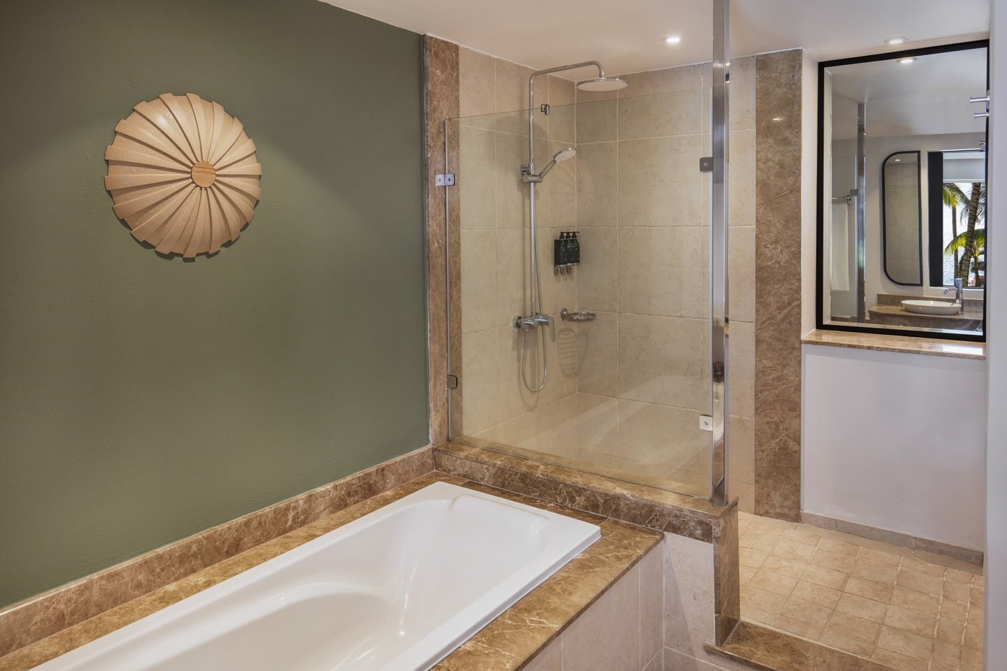 VICTORIA BEACHCOMBER  4* superior oda  5 gece YP konaklama (THY)
