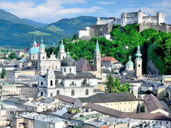 Prag Salzburg Hallstat Viyana Budapeşte Pegasus Hava Yolları  7 Gece   (Bratislava turu dahil)