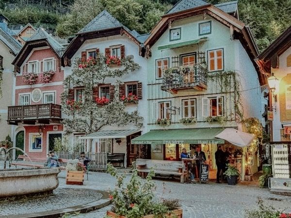 Prag Salzburg Hallstat Viyana Budapeşte Pegasus Hava Yolları  7 Gece   (Bratislava turu dahil)