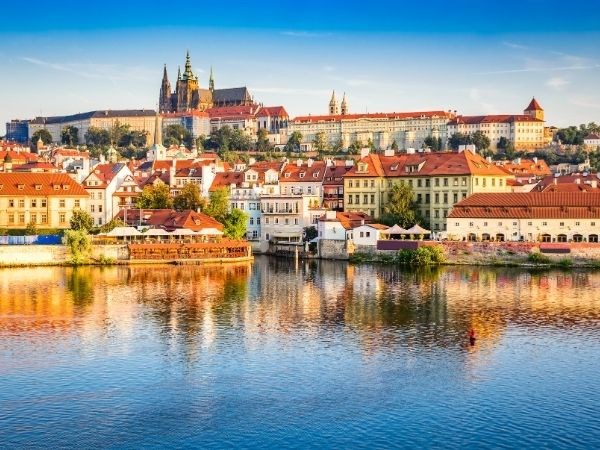 **SÖMESTRE** Prag Türk Hava Yolları 3 Gece