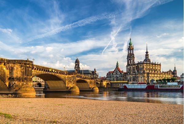 **SÖMESTRE** Prag Türk Hava Yolları 3 Gece