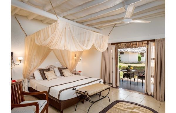 Karafuu Beach Resort&Spa 5*, 5 Gece Yarım pansiyon konaklama . THY ile
