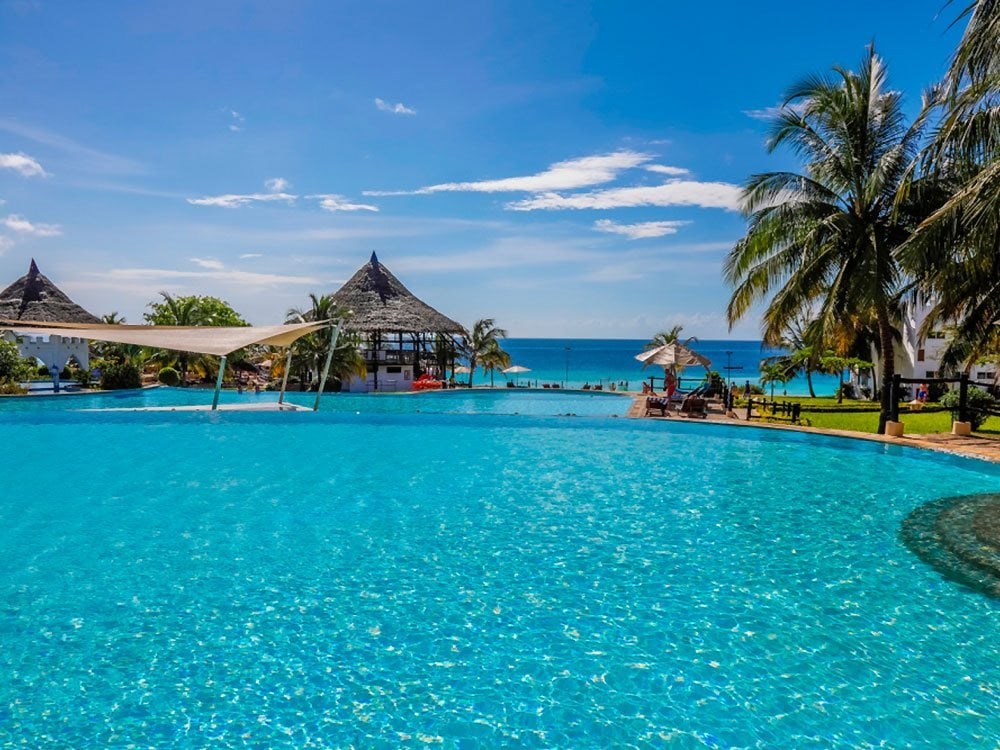 Royal Zanzibar Beach Resort 5*, deluxe oda 5 Gece her şey dahil konaklama . THY ile